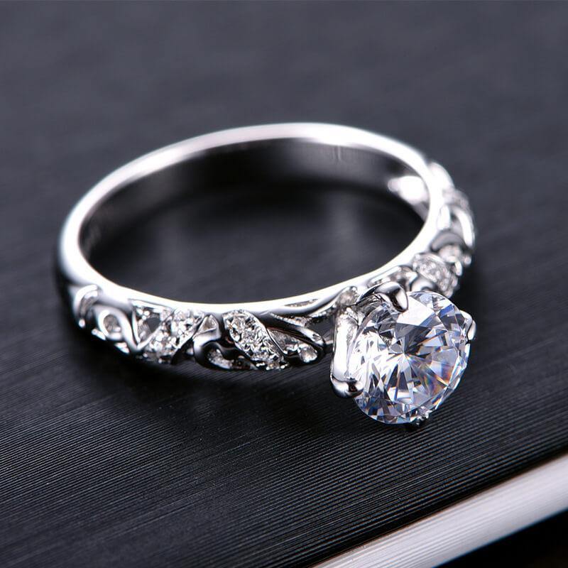 D color moissanite 18k gold luxury wedding band Ring - ReadYourHeart